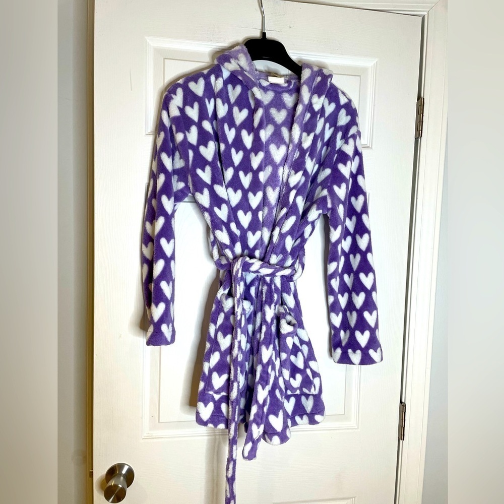 POTTERY BARN TEEN LAVENDER FLUFFY ROBE WITH HEARTS - small/medium